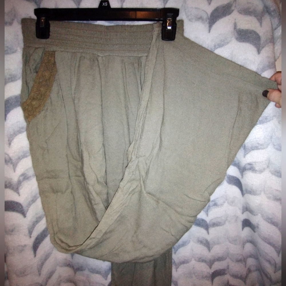 COPY - Women's scrapbook wide leg goucho pants